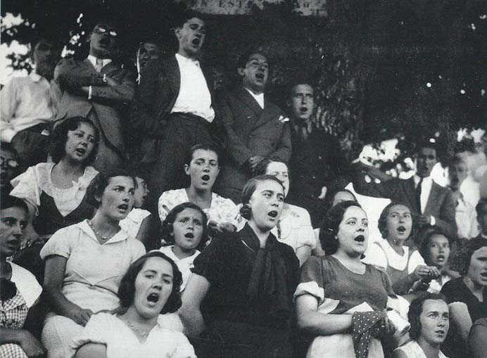 Generación perdida 3 Coro del Pueblo de las Misiones Pedagógicas, hacia 1932. Las Misiones llevaron libros, música, teatro, cine y otras formas de cultura a numerosos pueblos de España.