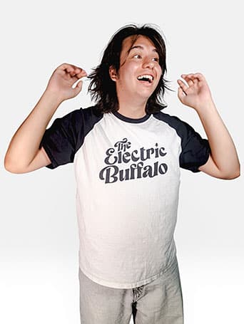 La banda asturiana Dinosaurio Meteorito avanza su próximo LP con “Milenial” 6 Lukas Moro, batería de Dinosaurio Meteorito.