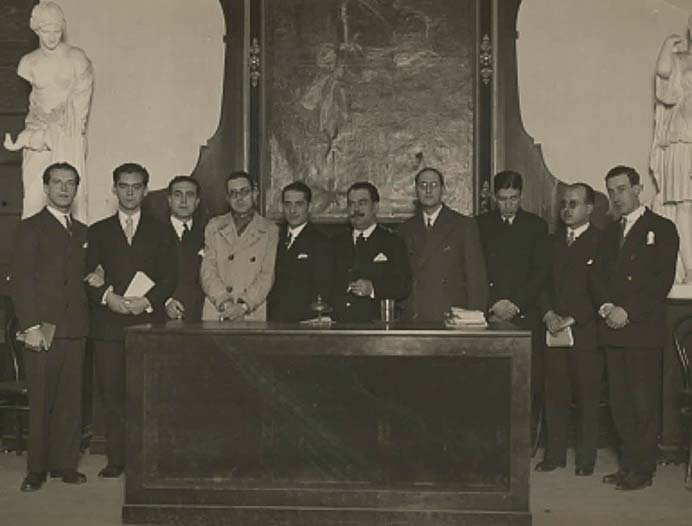 Generación perdida 1 La Generación del 27. Homenaje a Luis de Góngora en Sevilla, diciembre 1927. Entre los asistentes se encuentran Rafael Alberti y Federico García Lorca, junto a otros miembros y figuras vinculadas a la generación.