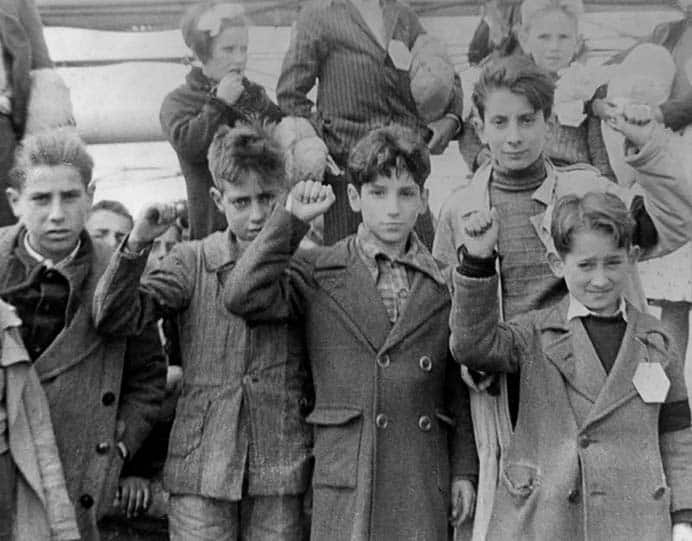 Generación perdida 2 Niños vascos evacuados en el buque Habana, 1937 durante la Guerra Civil. Para miles de menores, el exilio significó dejar atrás su hogar, su familia y una infancia interrumpida por la guerra.