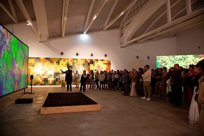 Semíramis González, directora de LABoral Centro de Arte y Creación Industrial: «Lo que tiene verdadero poder transformador es la cultura» 1 Visita guiada en la LABoral Centro de Arte y Creación