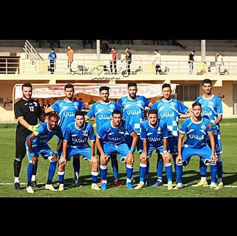 Generación perdida 8 Mohammed con su equipo de fútbol en Gaza.