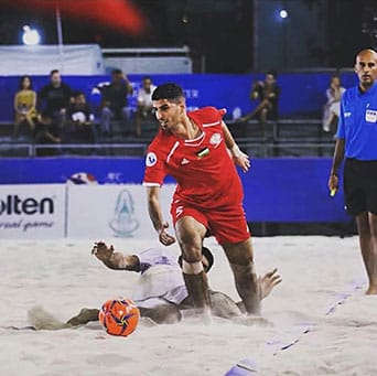 Generación perdida 7 Mohammed durante un partido de fútbol playa con la Selección palestina.
