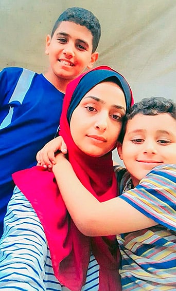 Generación perdida 11 Reem, ciudadana de Gaza, junto a sus hijos Ahmed y Tamim.